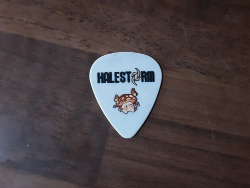 Halestorm lzzy hale mushroom - lzzy,